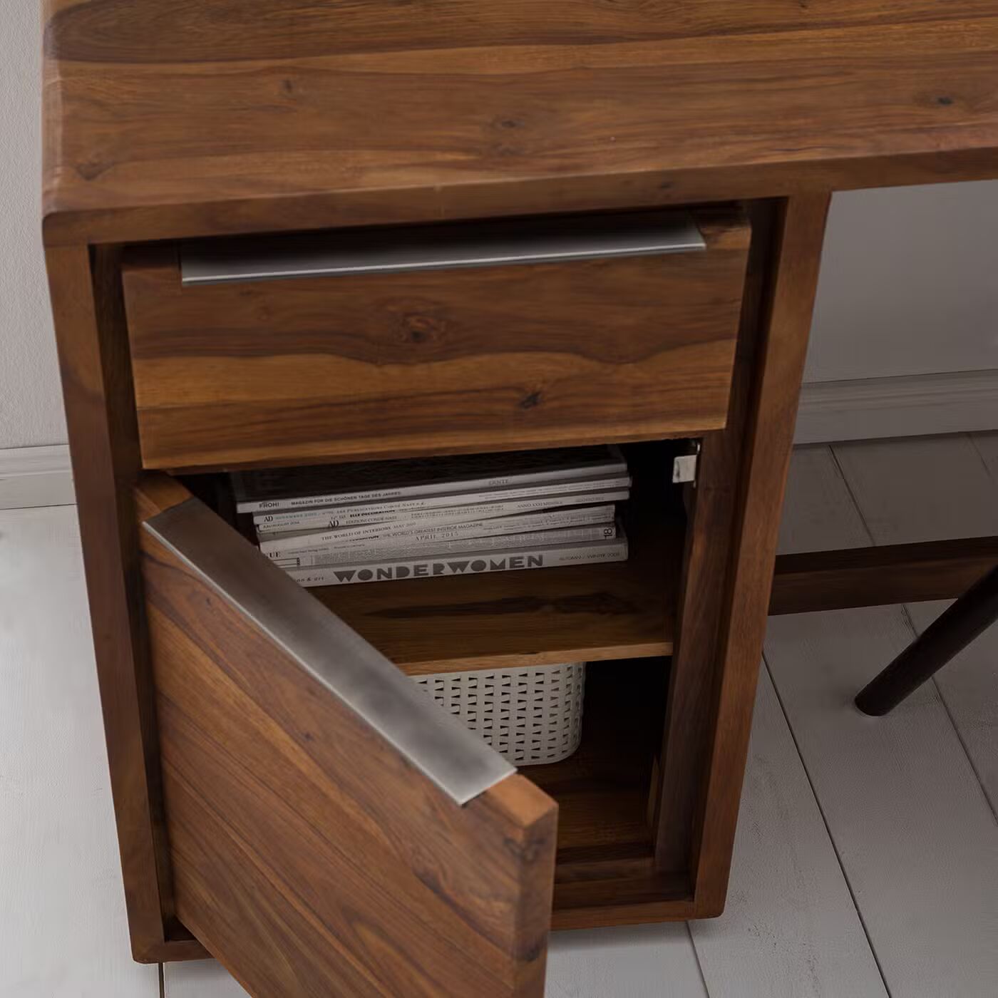 Niti Desk