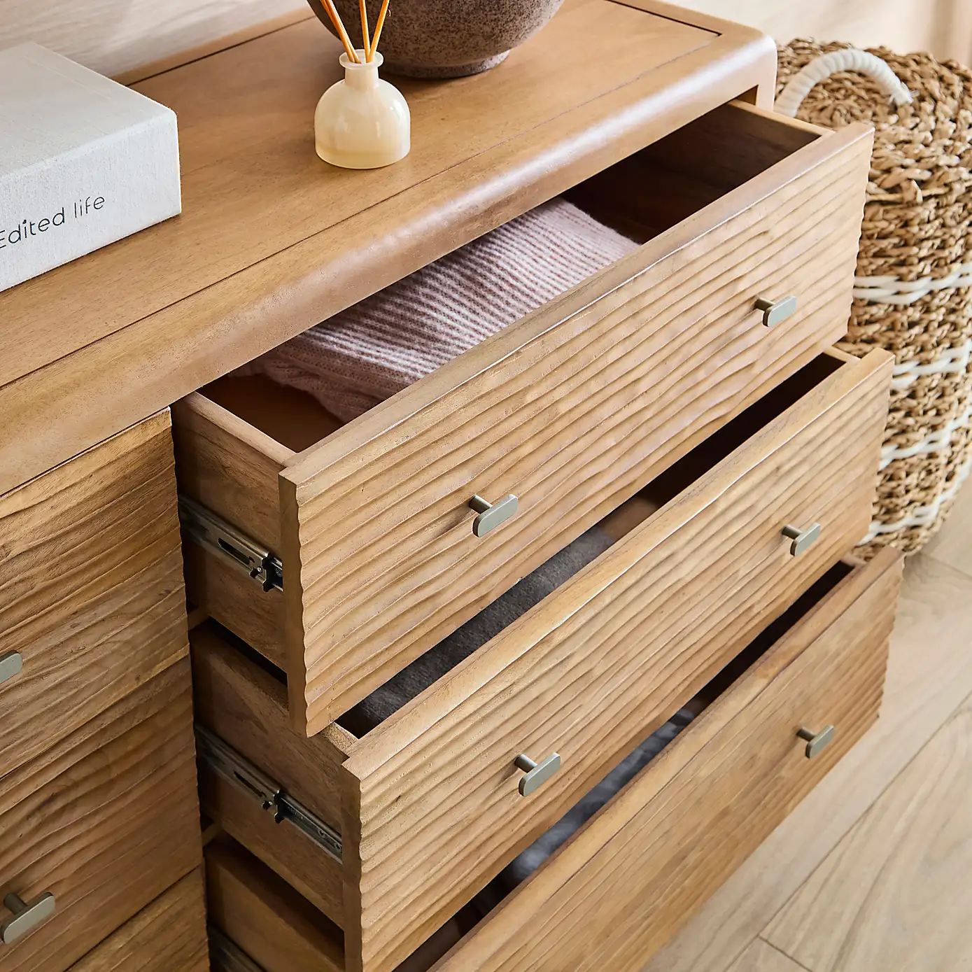 Artisan Carve – Solid Mango Wood Chest of Drawers (143 cm, 6 Drawers)